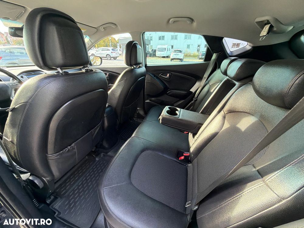 Hyundai ix35 2.0 CRDI 4WD Fifa World Cup Gold Edition - 10