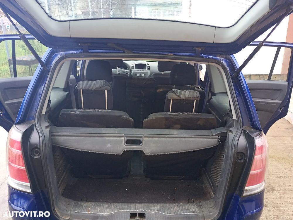Opel Zafira 1.6i Essentia - 16