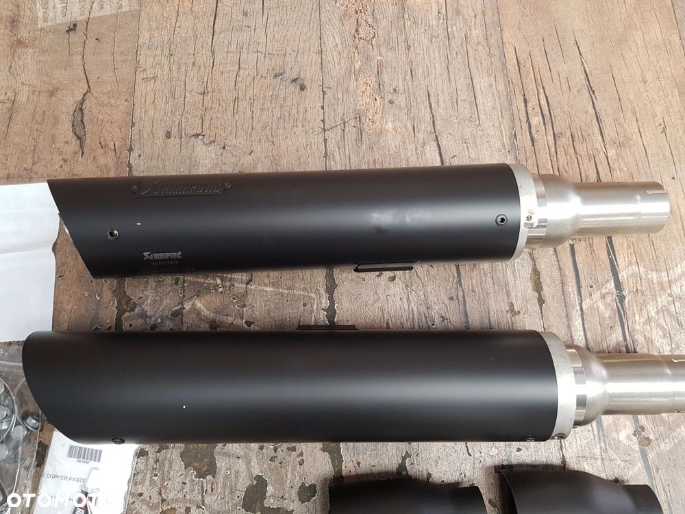 Fabrycznie nowe tłumiki Akrapovic Harley Davidson Fat Boy S-HDSTSO3-HB - 7