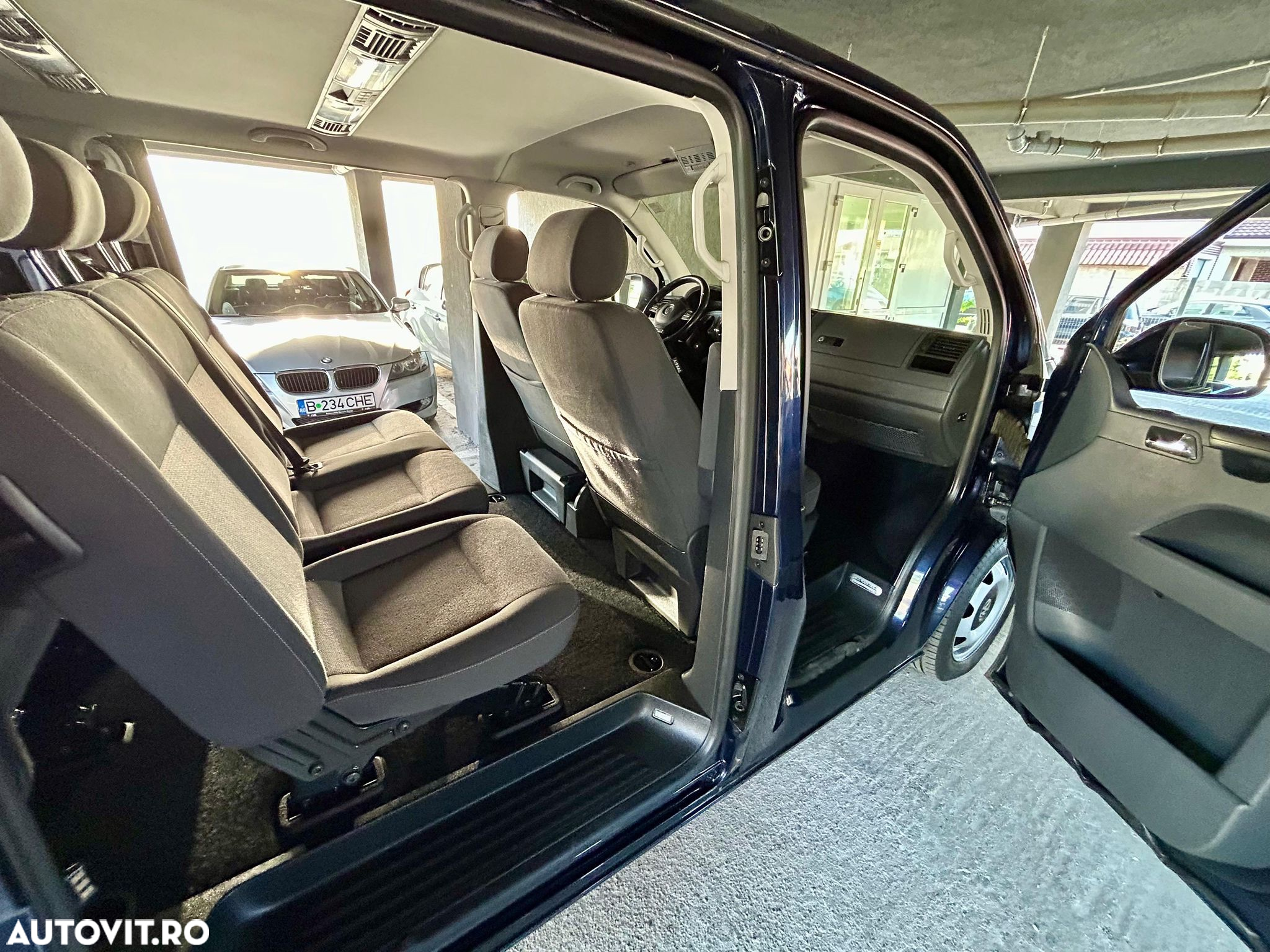 Volkswagen Caravelle - 6