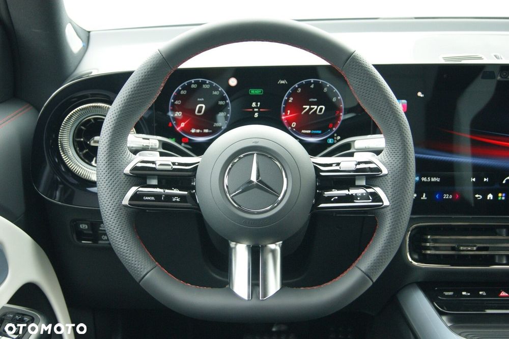 Mercedes-Benz GLB - 11