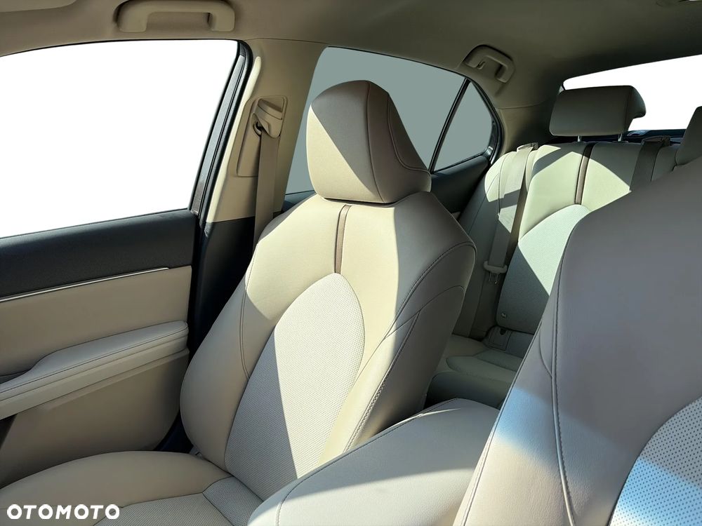 Toyota Camry 2.5 Hybrid Executive CVT - 12