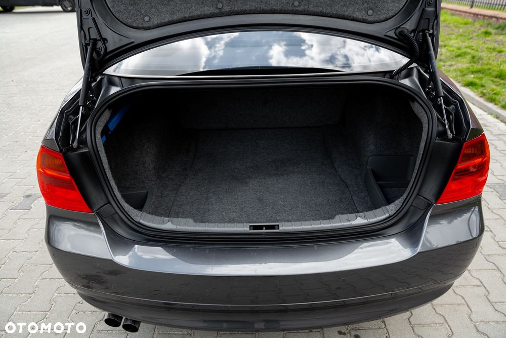 BMW Seria 3 325i - 16