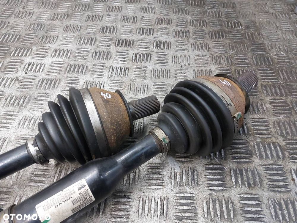 PÓŁOŚ LEWY + PRAWY PRZÓD 6B VOLVO XC60 I 2.0 D3 31367557 31367535 30787842 - 4