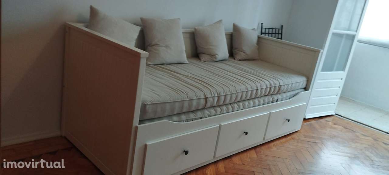 T2 soalheiro, disponível de imediato, situado num bairro tranquilo - Grande imagem: 3/11