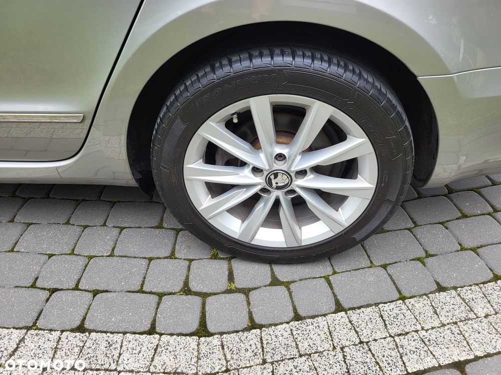 Skoda Superb 2.0 TDI Exclusive - 29