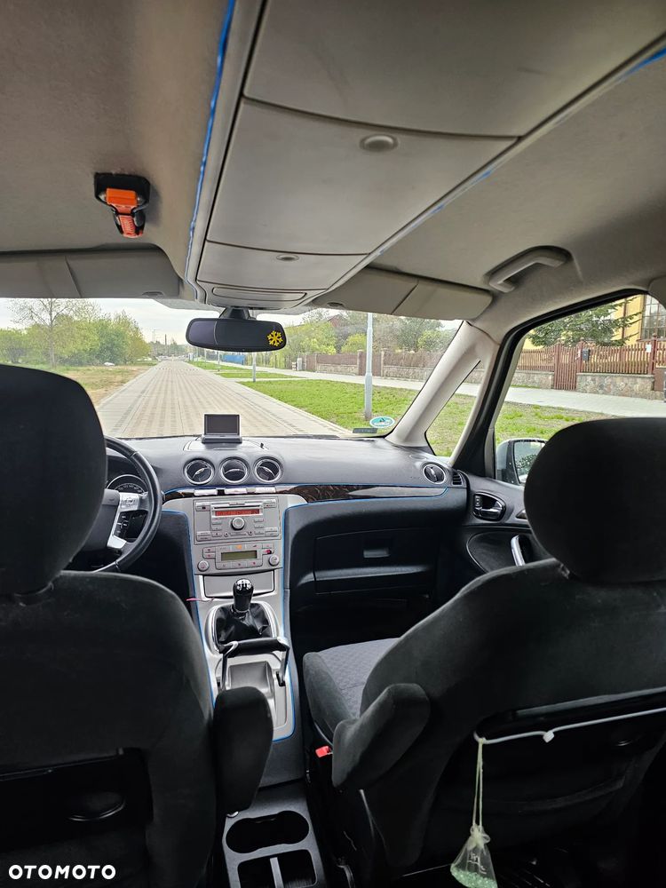 Ford Galaxy 2.0 Ghia - 11