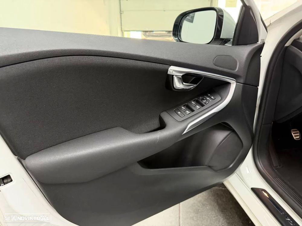 Volvo V40 D2 Momentum - 14