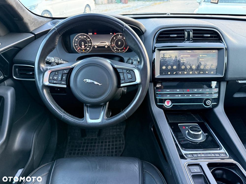 Jaguar F-Pace 20d Prestige - 12