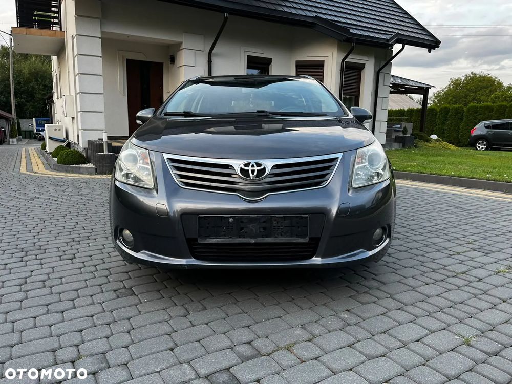 Toyota Avensis - 8