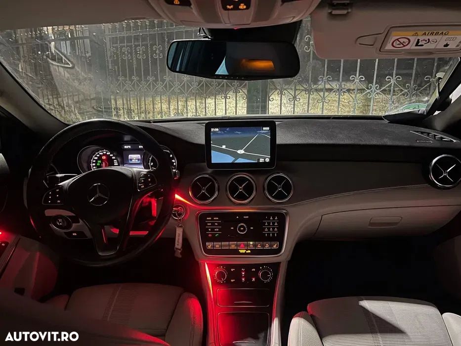 Mercedes-Benz GLA 220 d 4MATIC 7G-DCT - 2