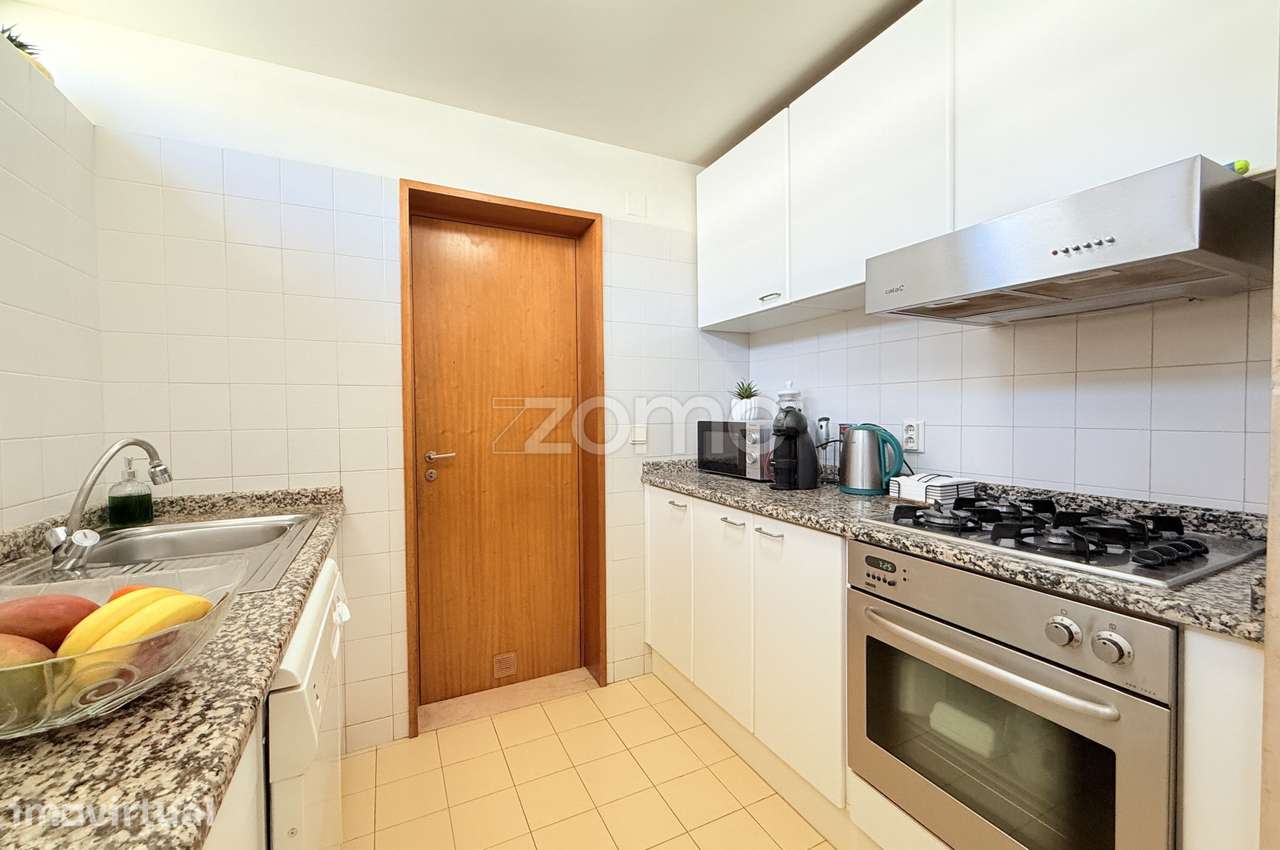 Apartamento T2 em Gondifelos | Conforto, luz natural e garagem fechada - Grande imagem: 4/21