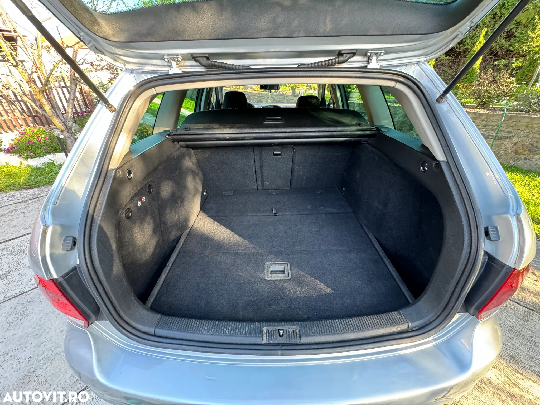 Volkswagen Golf 1.6 TDI DPF MATCH - 9