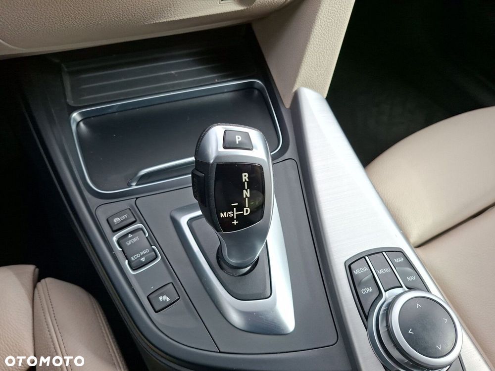 BMW 3GT 318d M Sport - 17