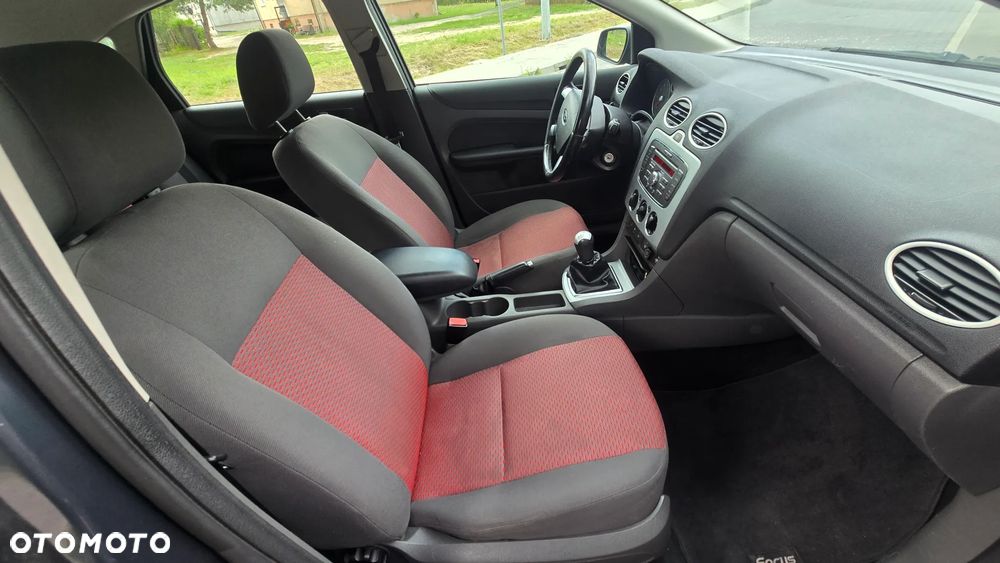 Ford Focus 1.6 16V Ambiente - 14
