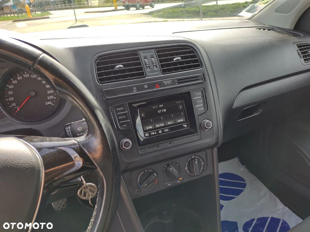 Volkswagen Polo 1.4 TDI (Blue Motion Technology) Comfortline - 14