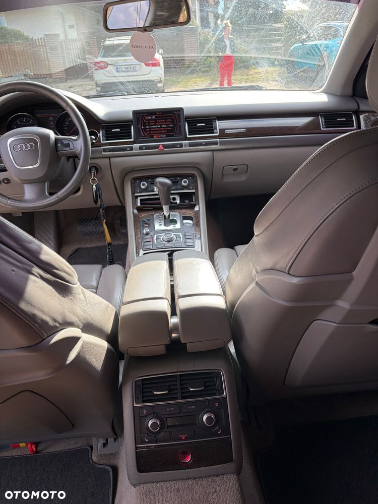 Audi A8 6.0 L Quattro - 11