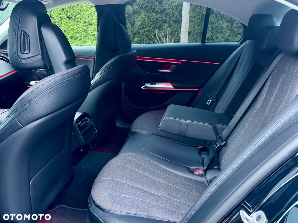 Mercedes-Benz Klasa E 220 d 4-Matic - 19