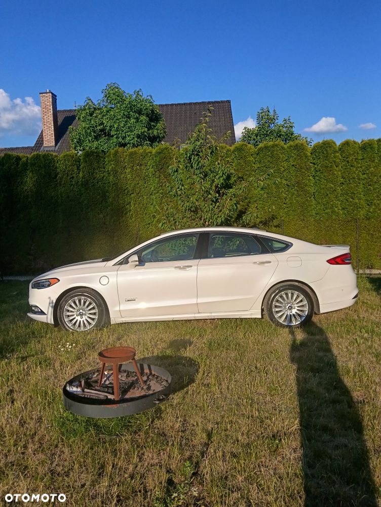 Ford Fusion - 2
