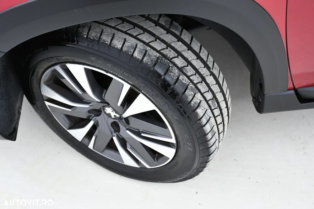 Peugeot 2008 1.2 L PureTech Turbo S&S Allure - 31