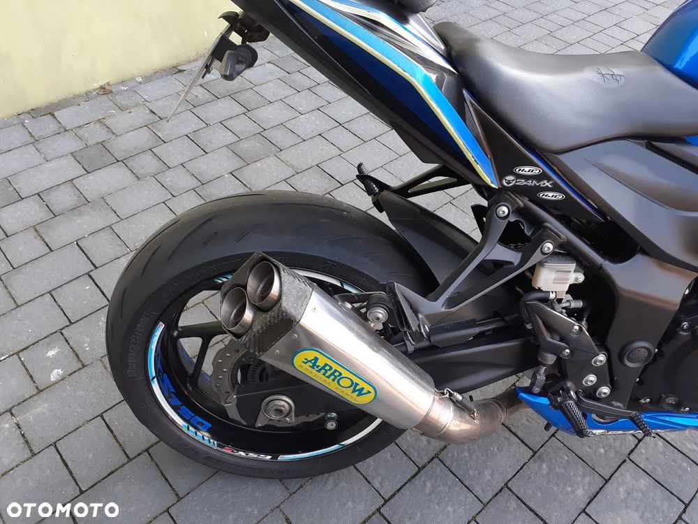 Suzuki GSX - 16
