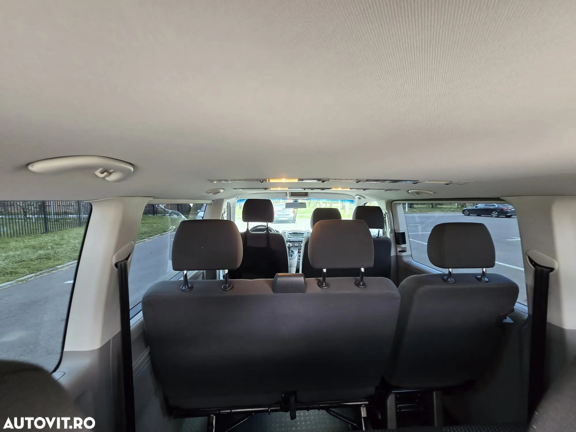Volkswagen Caravelle - 9