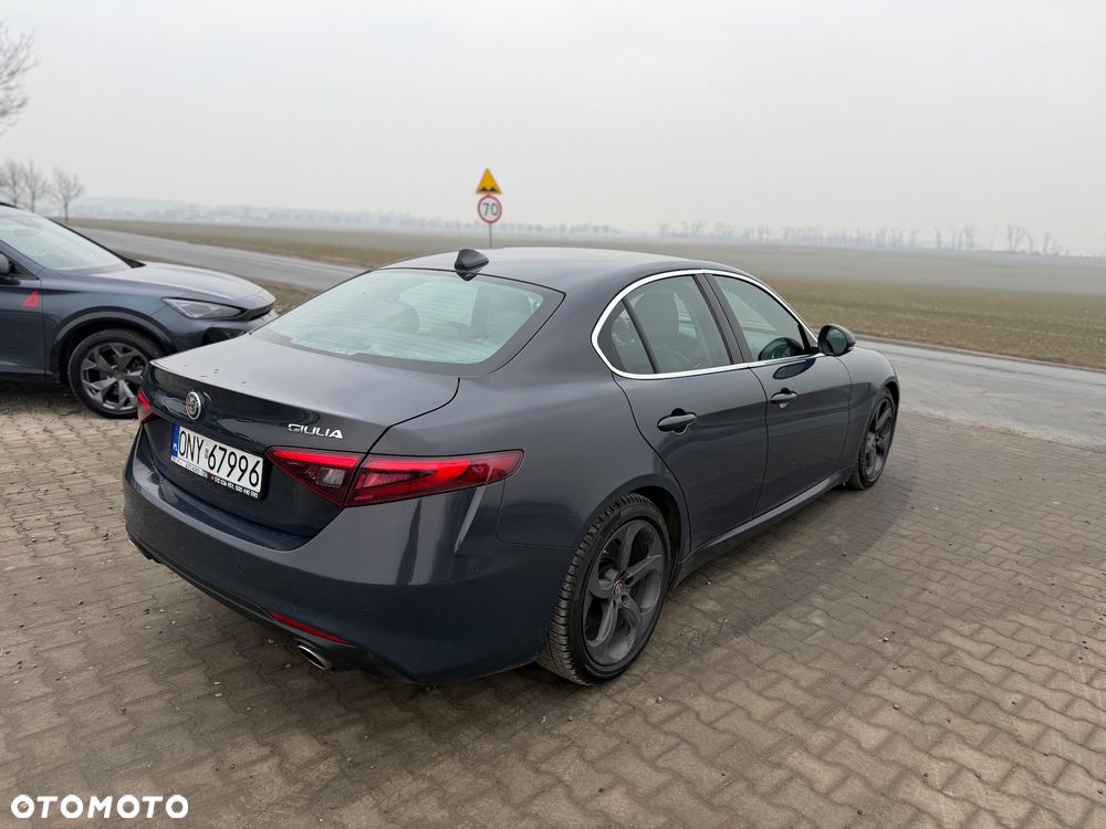 Alfa Romeo Giulia 2.2 Super - 9