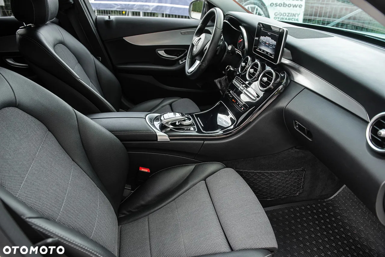 Mercedes-Benz Klasa C 180 T 9G-TRONIC AMG Line - 33