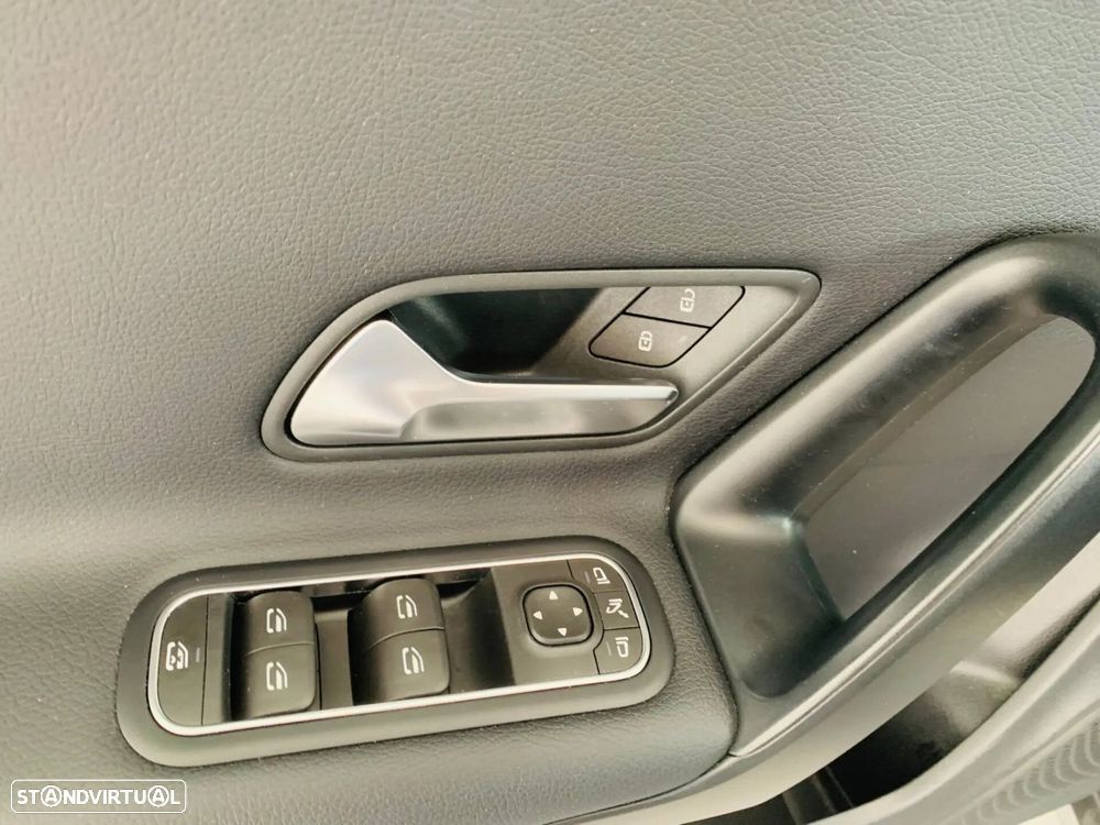 Mercedes-Benz CLA 180 7G-DCT Progressive - 7