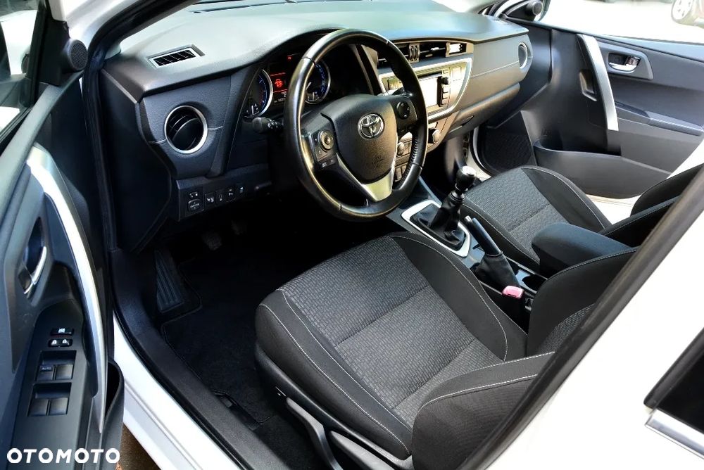 Toyota Auris 1.6 Premium Comfort - 6