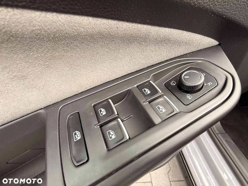 Volkswagen Golf 1.5 eTSI OPF DSG R-Line - 16