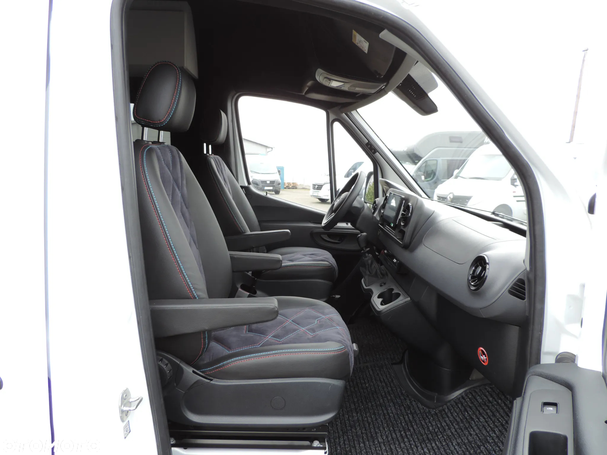 Mercedes-Benz Sprinter Campervan 4 os. Klima Postojowa VIP Napęd przedni - 16
