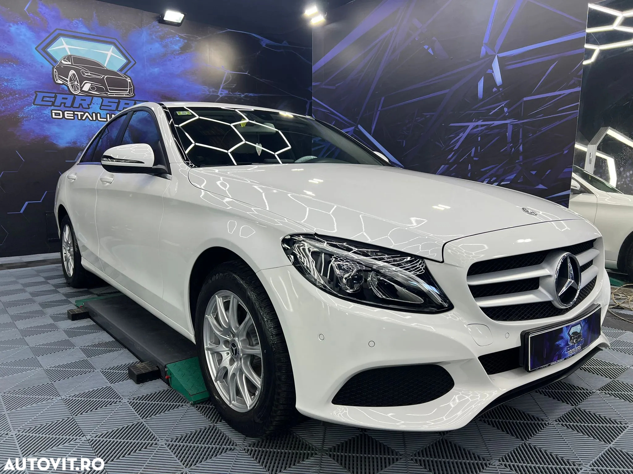 Mercedes-Benz C - 6