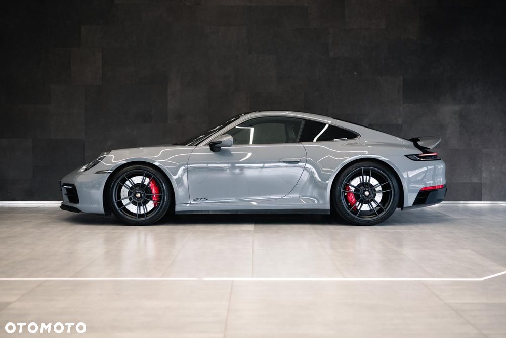 Porsche 911 Carrera 4 GTS - 8