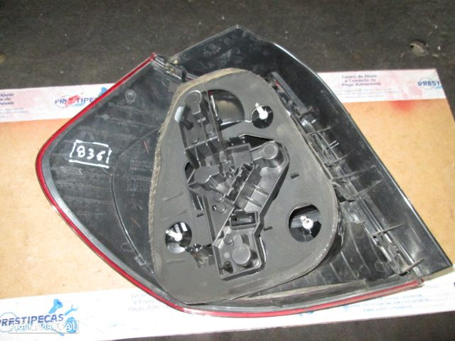 Farol Tras 084441924F BMW E87 2005 5P DRT - 2