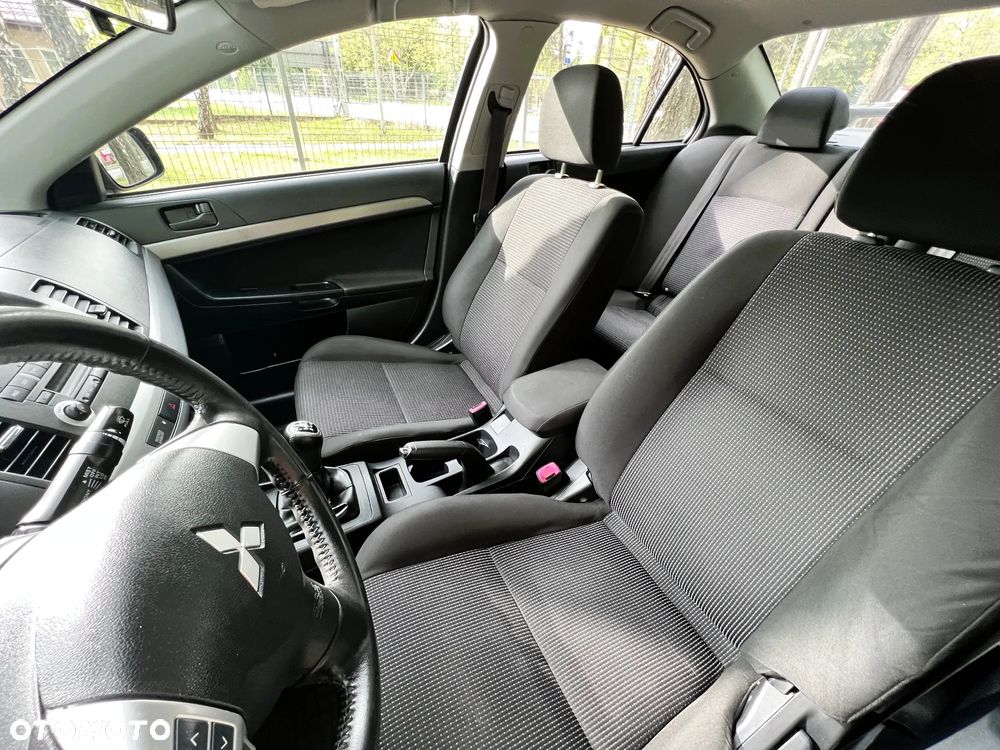 Mitsubishi Lancer - 10