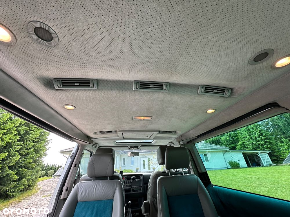 Volkswagen Caravelle - 15