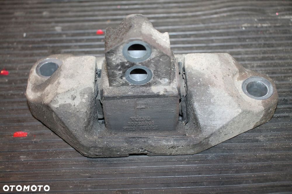 VOLVO XC90 4.4 V8 ŁAPA UCHWYT PODUSZKA POD ROZRZĄD - 1