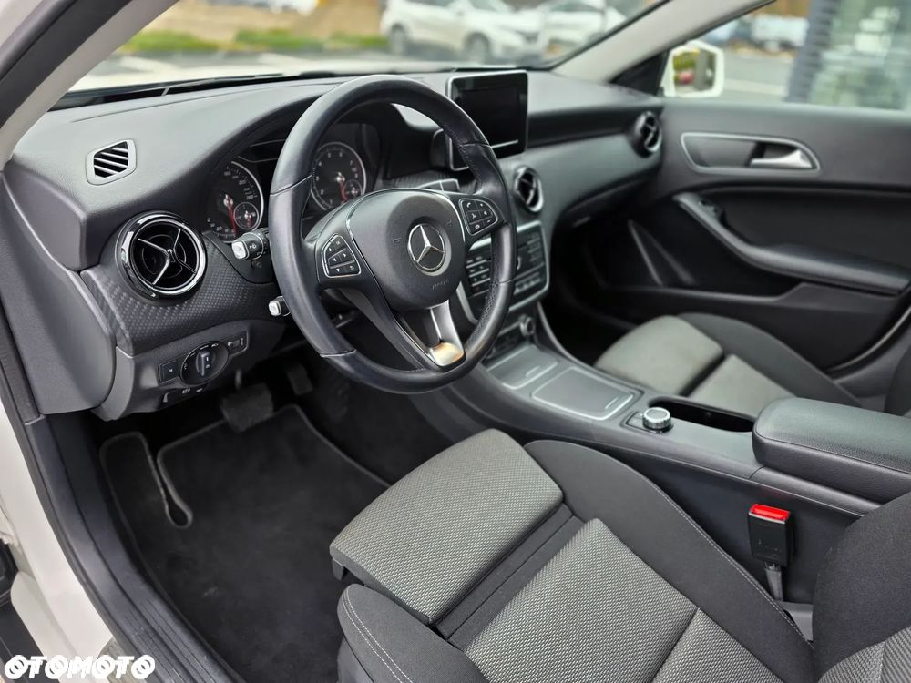 Mercedes-Benz GLA 180 7G-DCT Style - 18