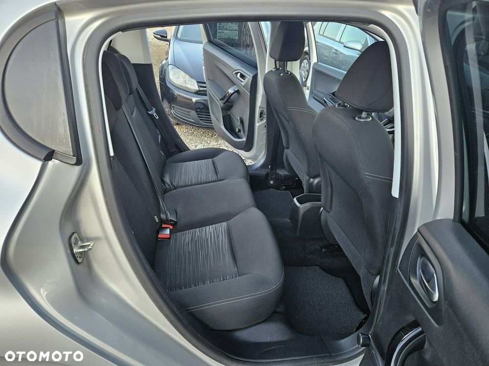 Peugeot 208 - 11