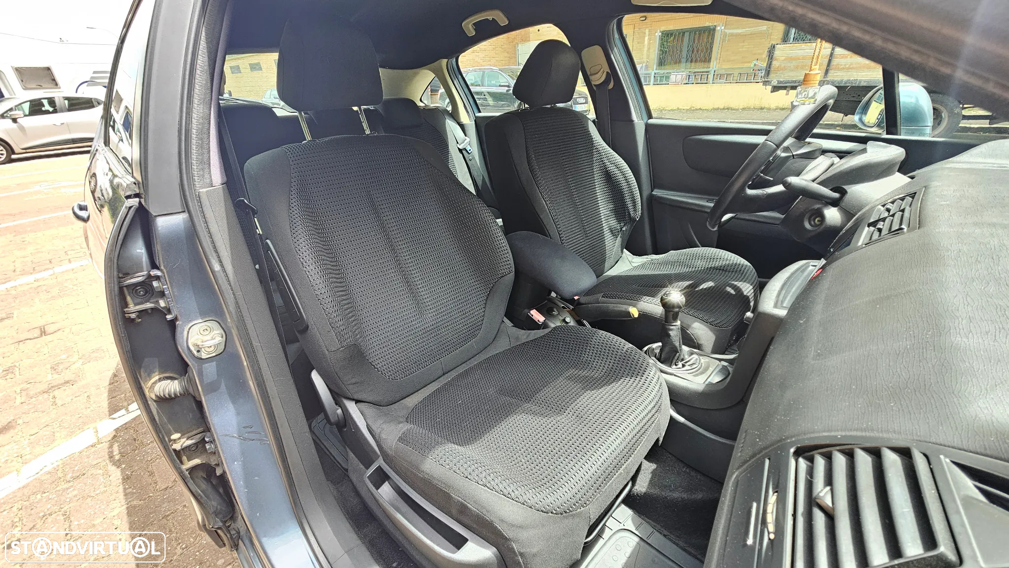 Citroën C4 1.6 HDi 110 Exclusive - 24