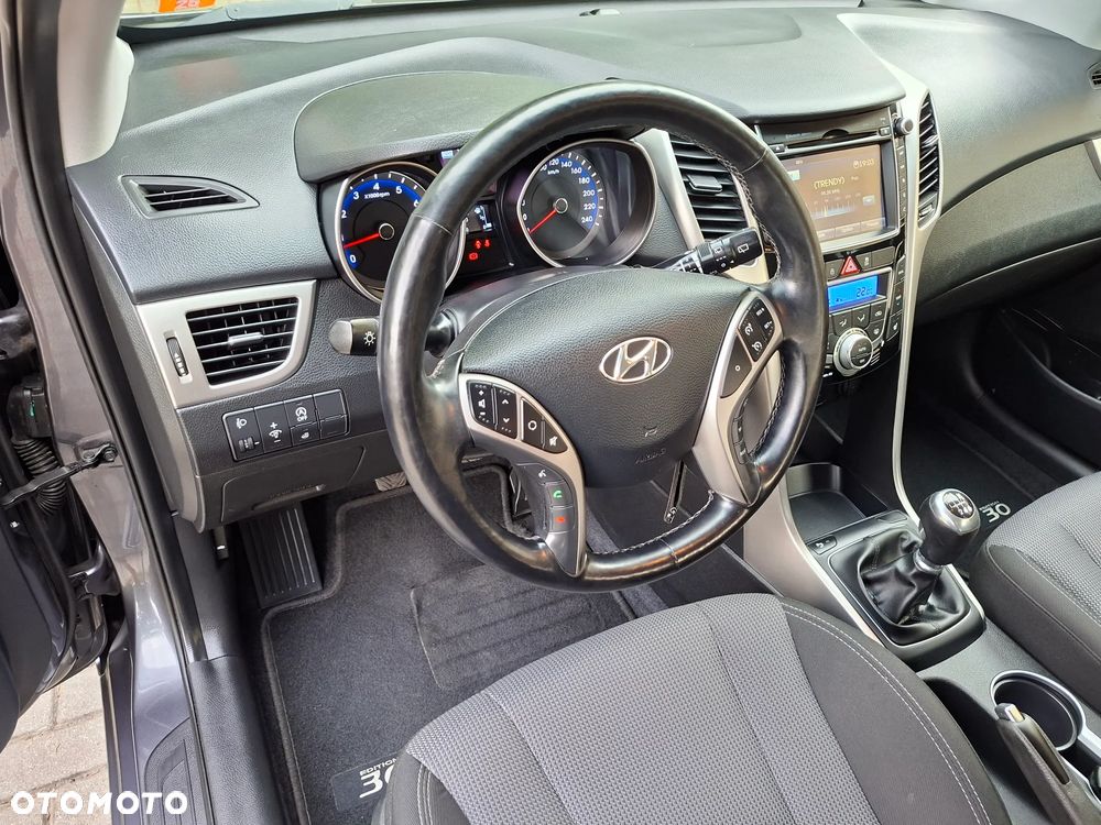 Hyundai i30 blue Kombi 1.6 GDi Passion - 22