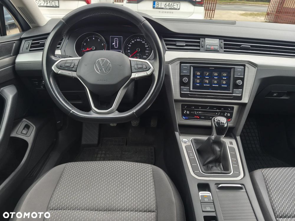 Volkswagen Passat - 17