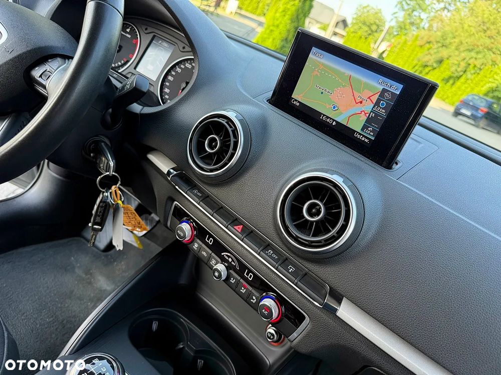Audi A3 Sportback 1.6 TDI S line Sportpaket - 19