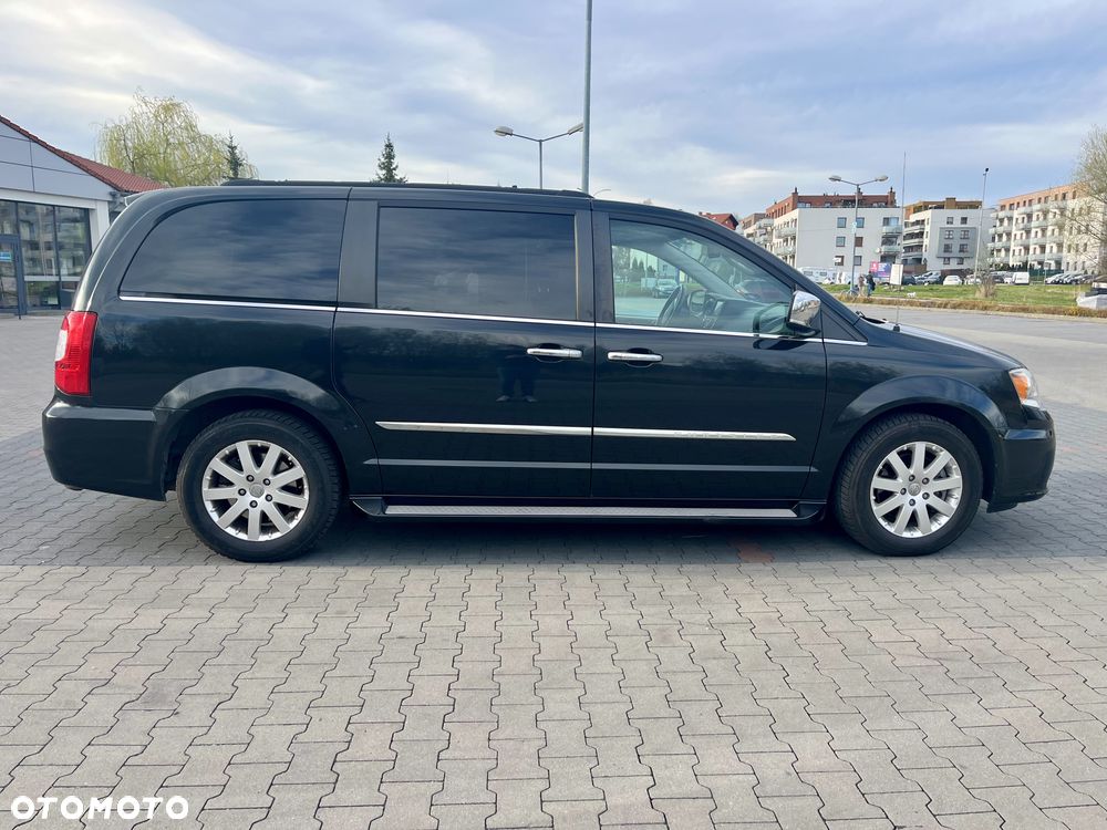 Chrysler Town & Country 3.6 Limited - 8