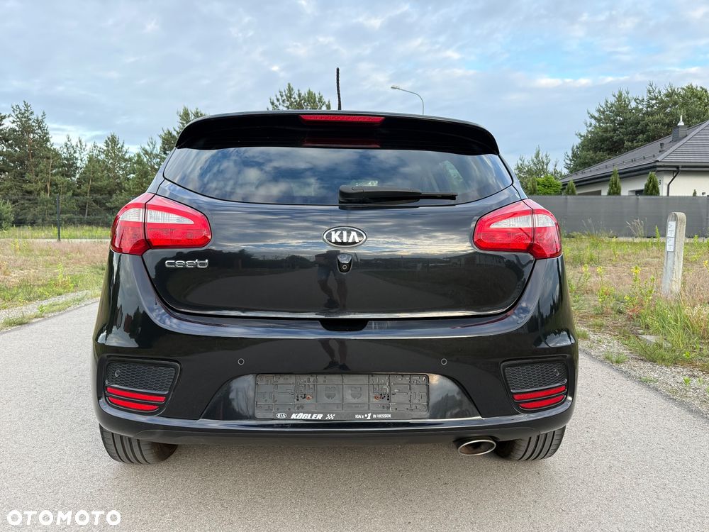 Kia Ceed 1.6 CRDi 136 ISG UEFA EURO 2016 - 13
