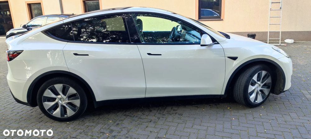 Tesla Model Y Long Range Dual Motor AWD - 8