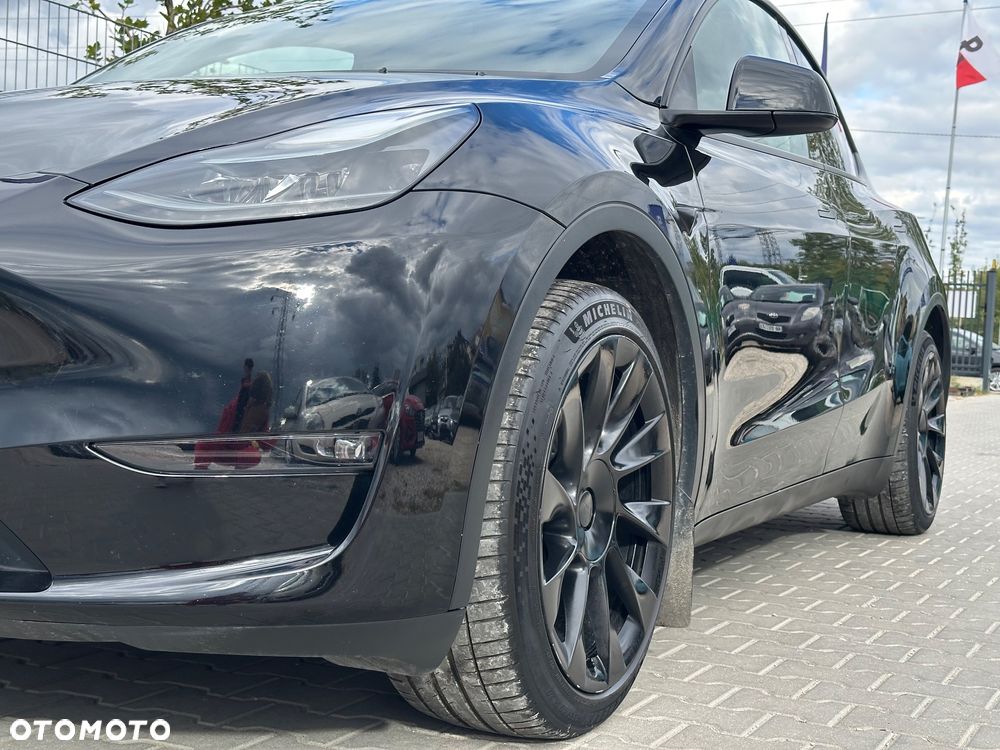 Tesla Y Performance AWD - 11