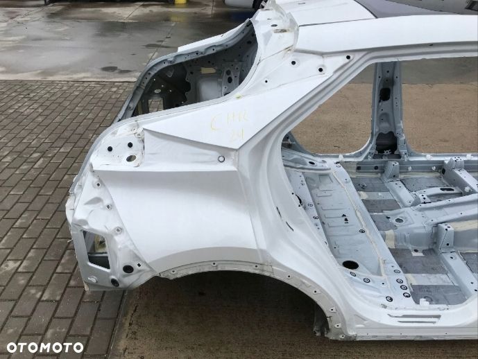 Ćwiartki, karoseria, tył Toyota C HR 2 - 2