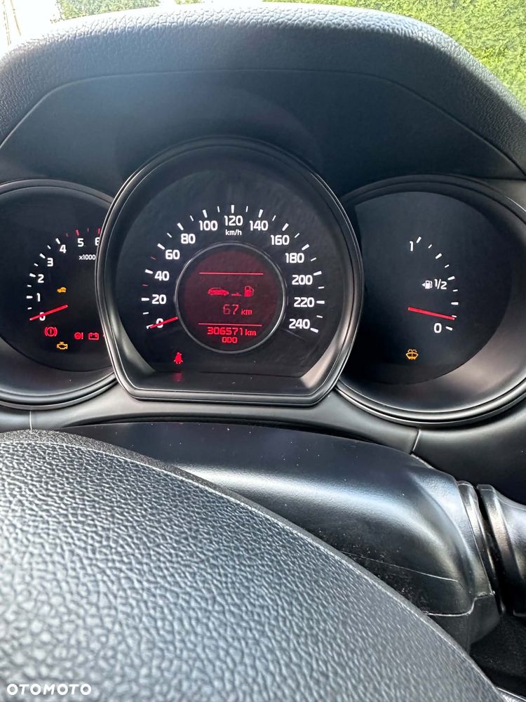 Kia Ceed - 11